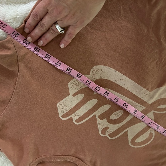 GUC Y’all graphic tee size Large  Rust/Rose color. Some wear around neck. Soft!! - Picture 7 of 9